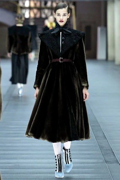 Look 30